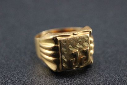 Chevalière en or jaune monogrammée JJ. 4,22...