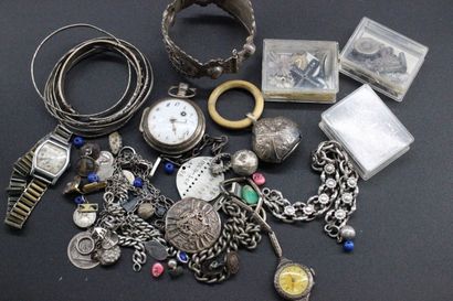 Lot de bijoux fantaisie cpt montre de gousset...