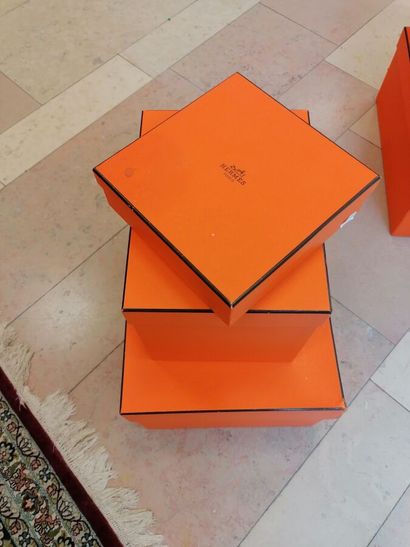 Lot de 3 boîtes HERMES, en l'etat . 39 x...