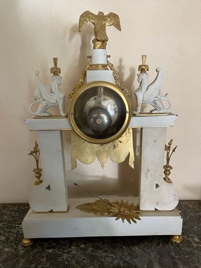 Portico clock in cookie and gilt bronze with...