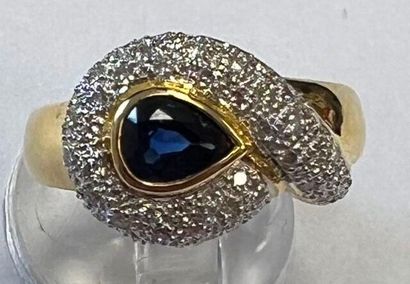 Bague en or jaune 750°/.(18K) ornée d'un...