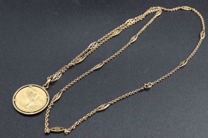 Collier en or jaune avec pièce de 10 dollars...