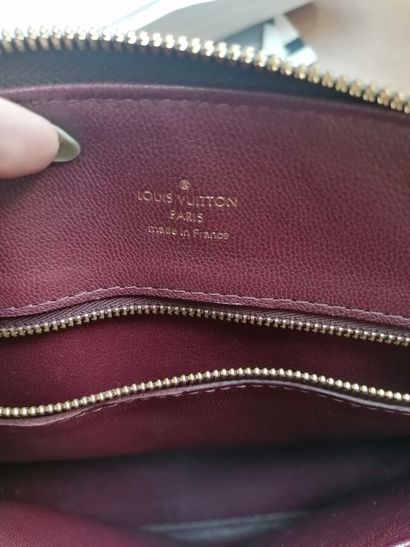 LOUIS VUITTON- Sac à main LOCKIT en toile...