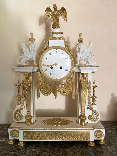Portico clock in cookie and gilt bronze with...