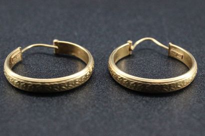 Paire de boucles d'oreilles type créoles...