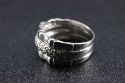 Bague en or blanc. PB: 6,18 grs. TDD 53