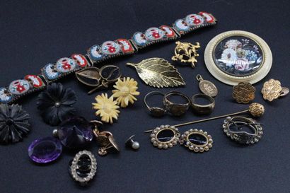Lot de bijoux fantaisie cpt broches 