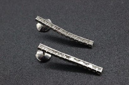 Paire de boucles d'oreilles en rivière en...