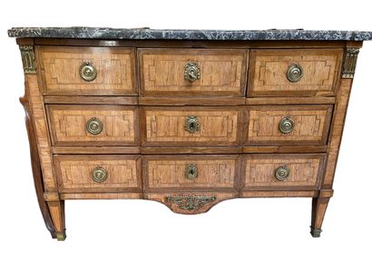 Commode de forme rectangulaire en bois de...