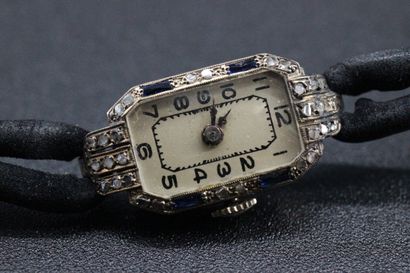 2 montres de dame avec cadran en or jaune...