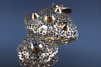 Normandy cross in openwork 18k yellow gold....