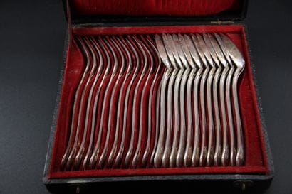 12 silver cutlery, filet pattern, Minerve...