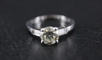 Solitaire in 18k white gold set with a modern-cut...