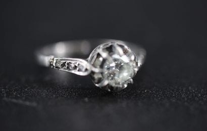 Solitaire in 18k white gold set with an old-cut...