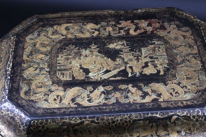 CHINA, late 19th century
Canton lacquer sewing...