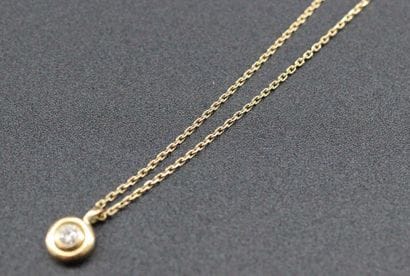 Necklace in 18k yellow gold adorned with...