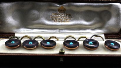 Set of 6 buttons in 18k yellow gold embellished...