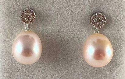 Pair of earrings in 750°/.(18K) white gold...