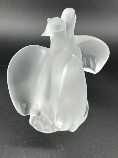 LALIQUE FRANCE
Group featuring a pair of...