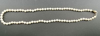 Cultured pearl necklace, yellow gold cla...