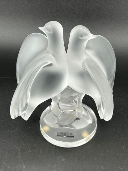 LALIQUE FRANCE
Group featuring a pair of...