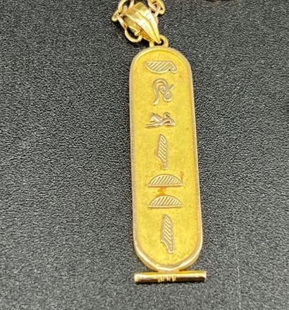 Deux colliers en or jaune 18k, dont un avec...