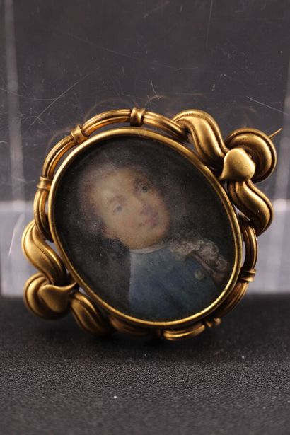 Miniature on gilded metal of a young man...