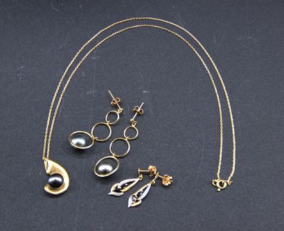 Lot of 18k gold jewelry including a pair...