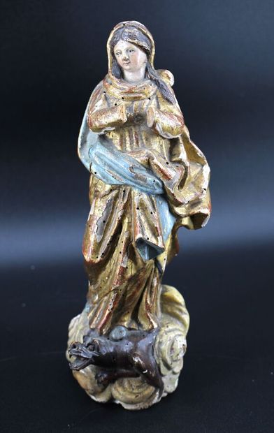 Saint in polychrome carved wood. H 28 cm...
