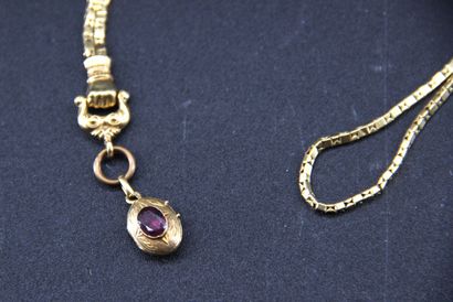 Collier en or jaune 18k figurant une main...