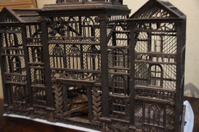 Wood and metal birdcage. Late 19th century....