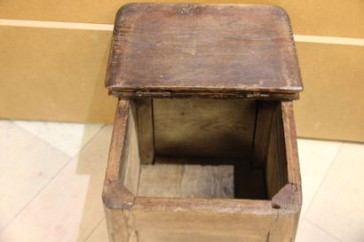 Natural wood salt cellar, early 19th century....