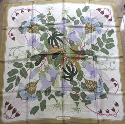 HERMES - Silk square with flower design ...