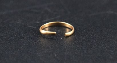 Accidental wedding ring in 18k yellow gold....