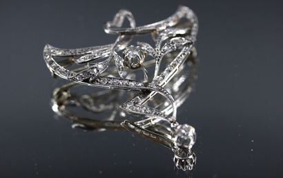 Platinum brooch with foliate decoration set...