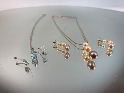 Lot de 2 chaînes et 2 paires de boucles d'oreilles...