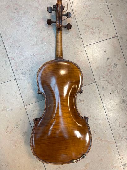 Violin bears a label andré BLANCHARD Rouen...