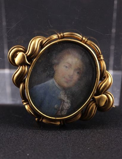 Miniature on gilded metal of a young man...