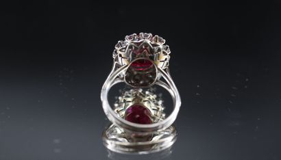 Daisy ring in 18k white gold set with a treated...