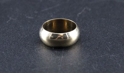 Band ring in 18k yellow gold. 9.96 grs