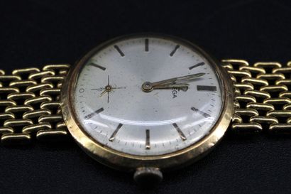 OMEGA - Gentleman's watch in yellow gold...