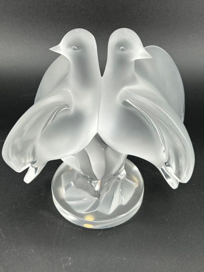 LALIQUE FRANCE
Group featuring a pair of...