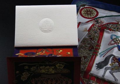 HERMES - Set including a Carré in silk twill...