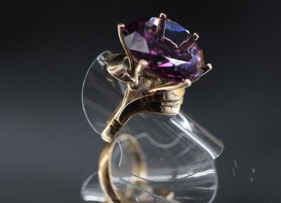 18k yellow gold ring set with a large amethyst....