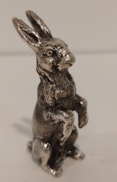 Standing hare in sterling silver, hallmarked...