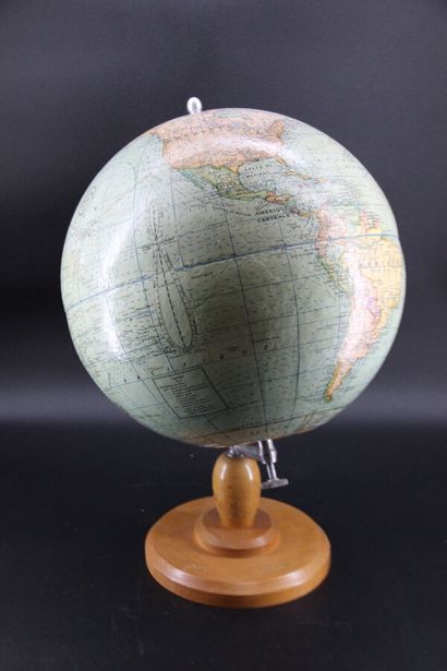 Globe terrestre Girard Barrère et Thomas,...