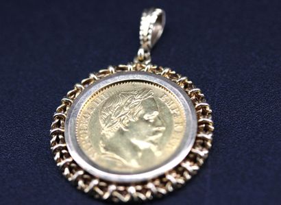 18k yellow gold pendant set with a 20F Napoléon...