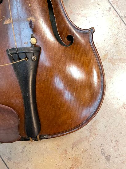 Violin bears a label andré BLANCHARD Rouen...