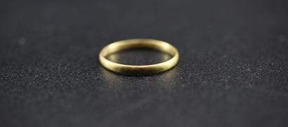Alliance en or jaune 18k. 1,77 grs