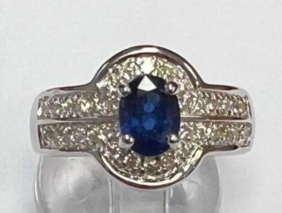 Ring in 750°/.(18K) white gold 7g10 set with...